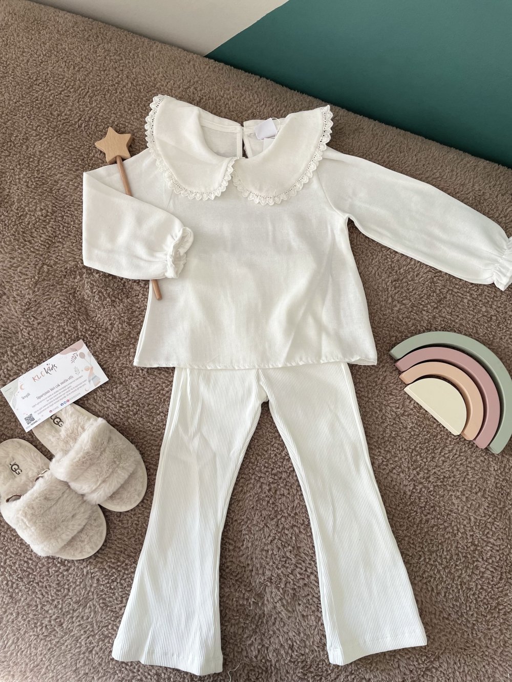 Dokuma Yaka Detaylı Gömlek, Triko Kazak ve İspanyol Paça Fitilli Taytlı 3'lü Takım 