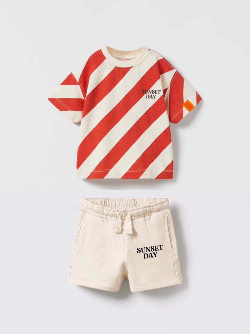 Sloganlı Şortlu Takım 