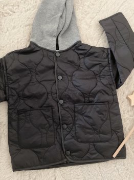 Siyah Kapitoneli Kapüşonlu Ceket